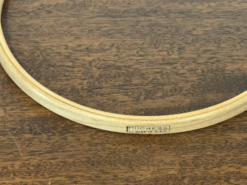 Vtg DUCHESS USA 8” Round Fullly Felt Lined Wooden Embroidery Hoop, Nice & Smooth - Image 4 of 4