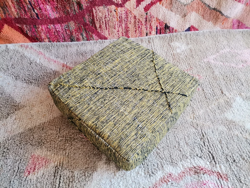 Puf hecho a mano marroquí bereber amarillo Kilim alfombra cojín de piso reposapiés otomano Foto 3 de 4