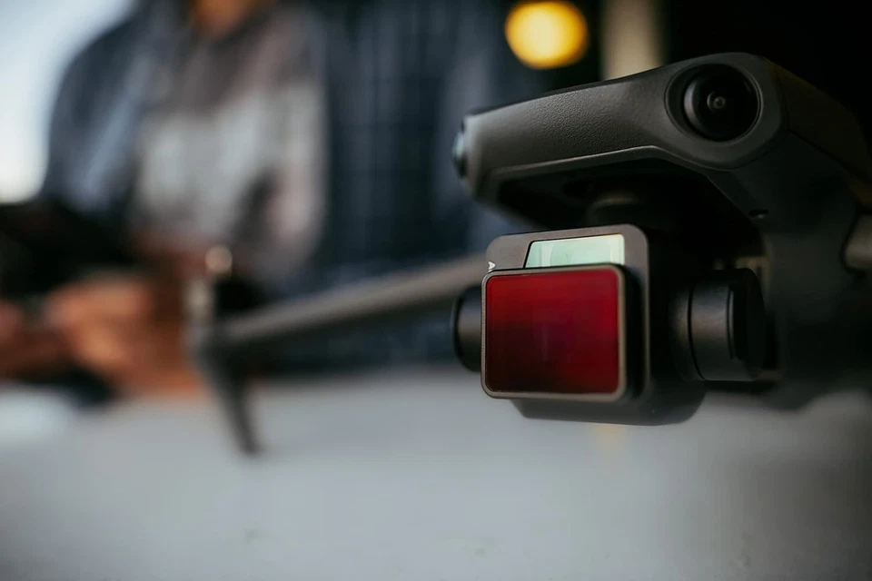 Anamorphic & Wide Angle Lens with Four ND Filters for Stunning Drone Photography - Image 4 of 4