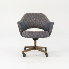 Silla de escritorio Eero Saarinen años 60 para brazo ejecutivo Knoll con base de bronce y tela