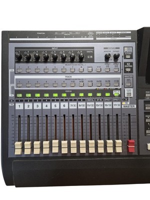 Roland VS-1880 デジタルオーディオワークステーション Roland VS-1880 28-Channel Digital Studio Workstation for