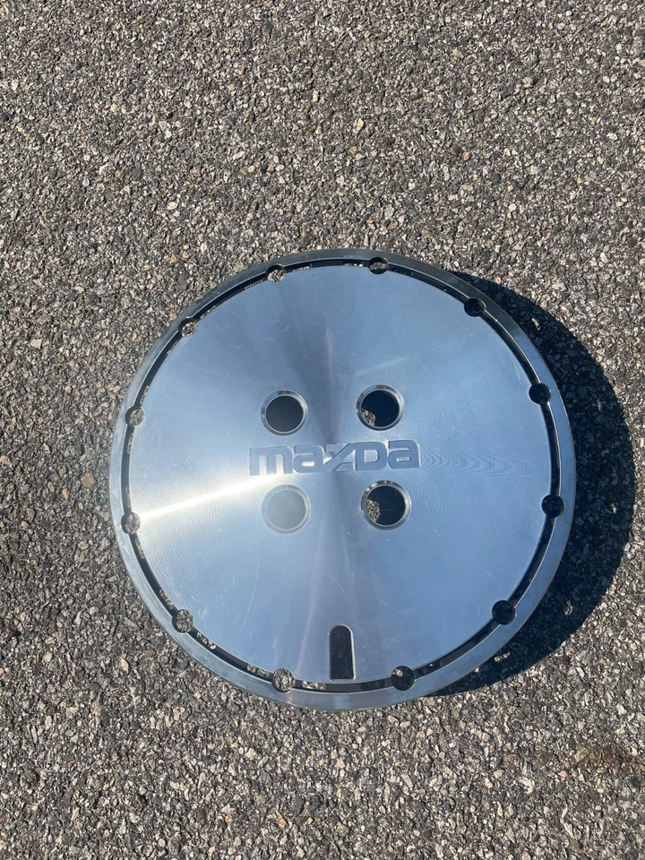 Cubierta de rueda tapacubos de 14 pulgadas Mazda 626 1983 a 1985 original de fábrica Foto 2 de 4