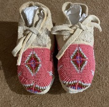 Beautiful Pair Of Native American Lakota Sioux Beaded Baby Moccasins