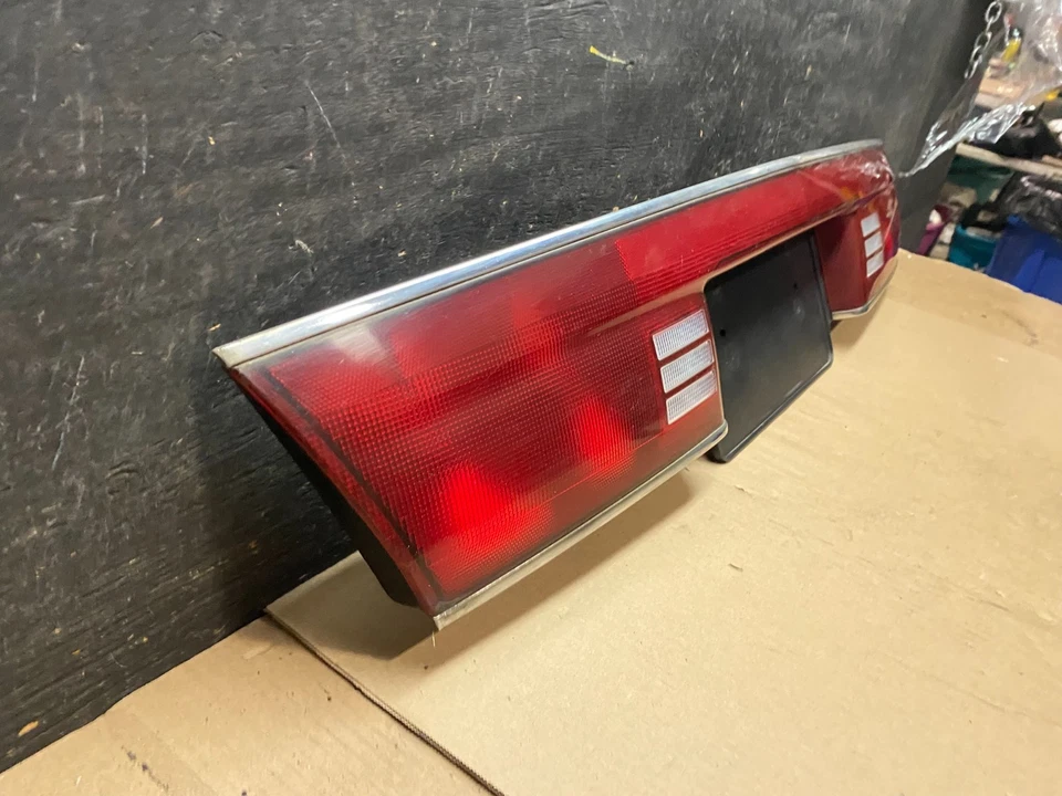 Оригинальный центральный задний фонарь на крышку багажника Buick Regal 1997–2004 годов выпуска U7444 DG - Изображение 3 из 4