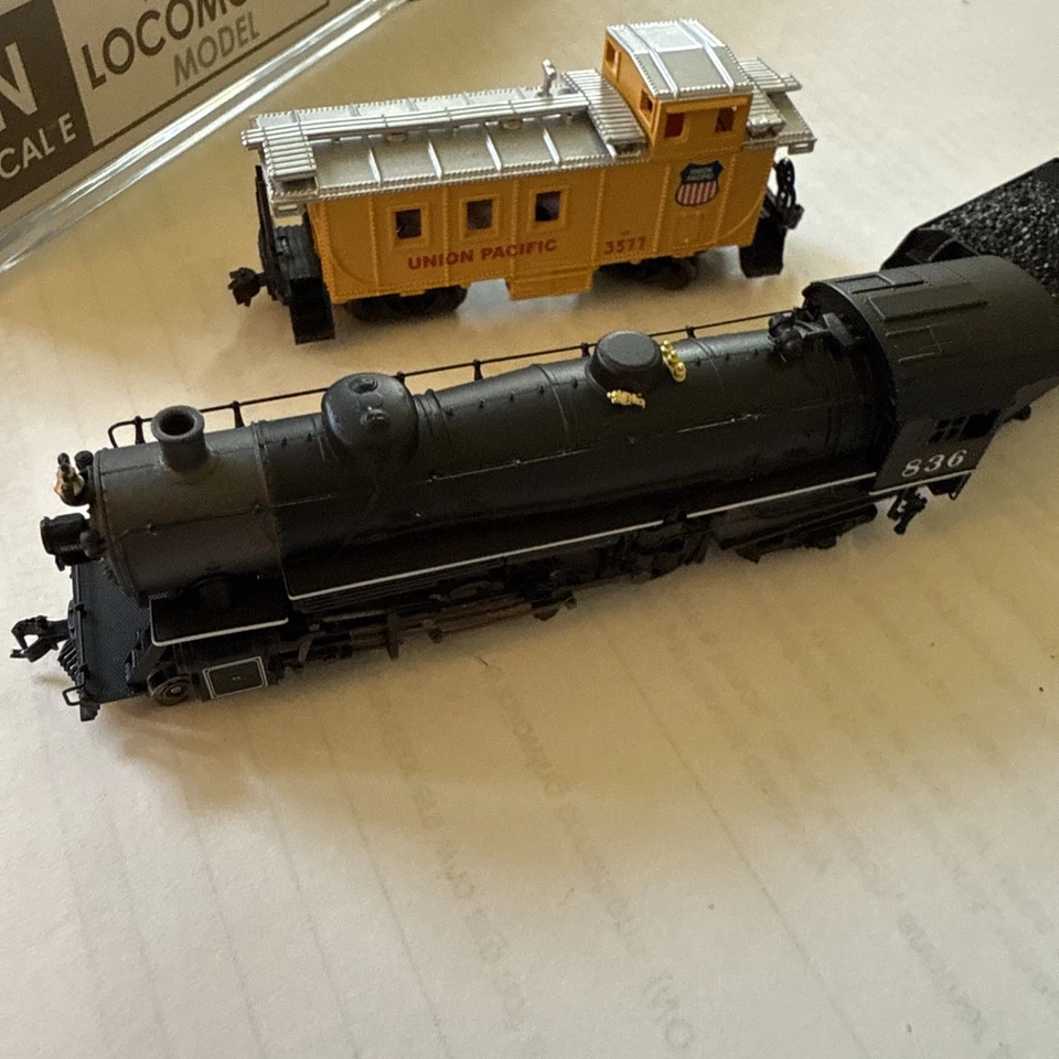 Broadway Premium Limited Edition Locomotive 836 # 7851 DCC Sound two passenger - Image 2 of 4