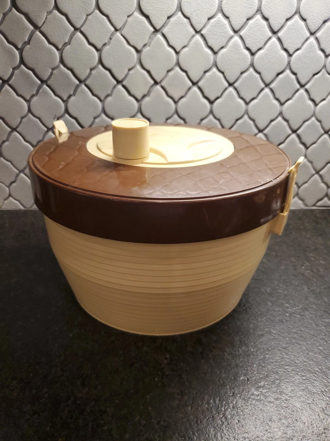 Vintage 1970’s Hoan Plastic Salad Lettuce Spinner, USA Works! MCM Retro Cottage
Opens in a new windo