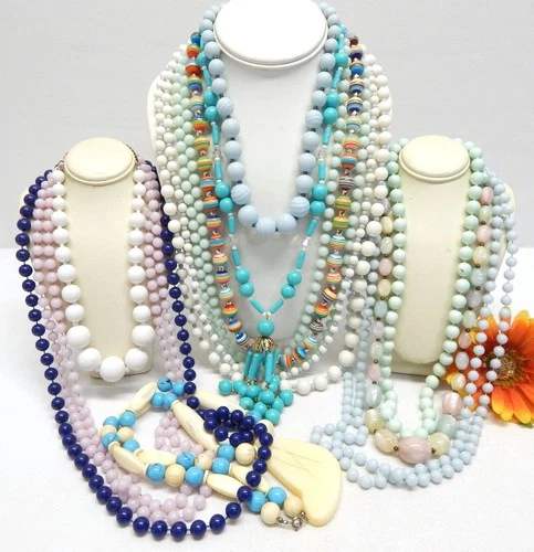 VINTAGE TO NOW COSTUME JEWELRY BEADED NECKLACE LOT, ASSORTED MATERIALS