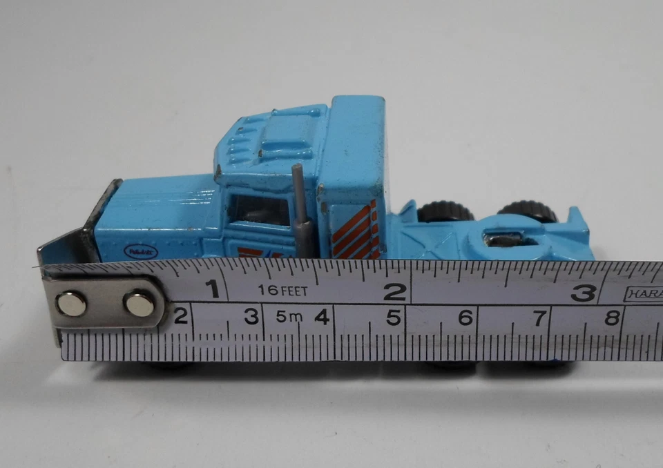 MATCHBOX VTG 1989 PETERBILT CONVENTIONAL TRACTOR MB TV 1:80 3'' DIE-CAST TOY CAR - Image 2 of 4