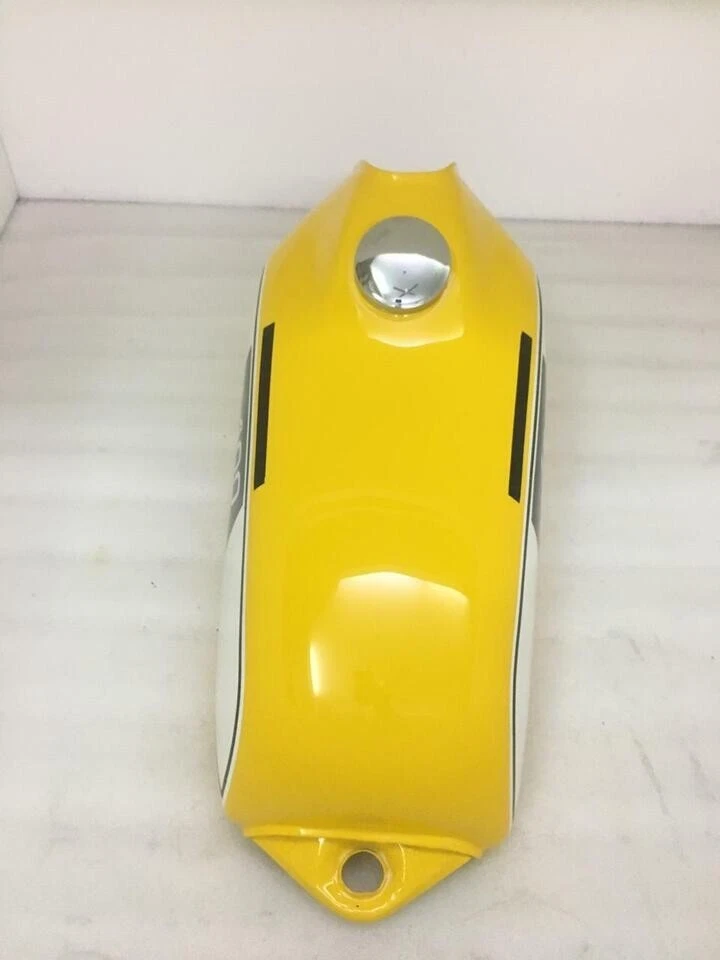 YAMAHA 250 DT / 400 DT Enduro, Yellow Painted Petrol Gas Tank & CAP 1975 to 1977 - Image 3 of 4