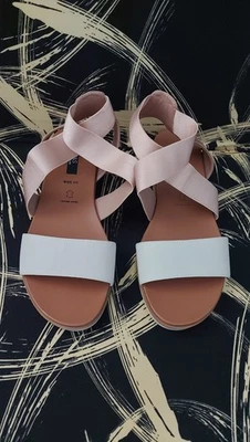 ***STUNNING LEATHER M&S GLADIATOR SANDALS-SLIP ON -SIZE 6 *** BRAND NEW ! - Image 1 of 4