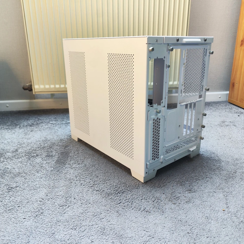 Lian Li O11 Dynamic Mini / SNOW EDITION Inklusive SFX Netzteil mit 800 Watt - Bild 2 von 4