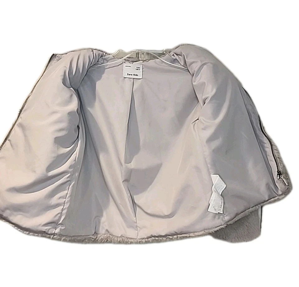 Zara Girls Faux Fur Coat Size 8 Grey Zip Up Lined  - Image 4 of 4