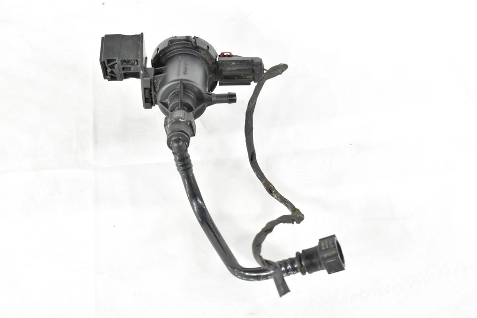 11-18 Mercedes W218 CLS550 S550 CL550 CLA Fuel System Purge Valve 0014760532 OEM - Image 4 of 4