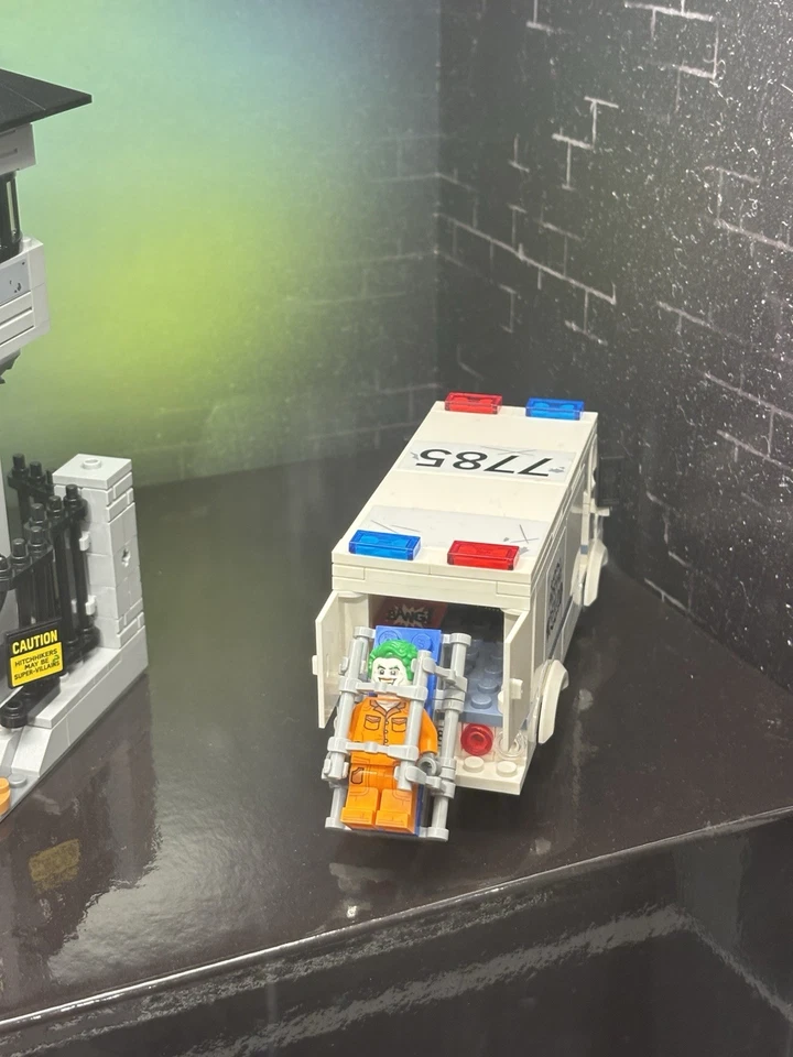 2025 LEGO DC Batman Arkham Asylum 76300 New In Box SEALED IN HAND *SHIPS ASAP* - Image 4 of 4