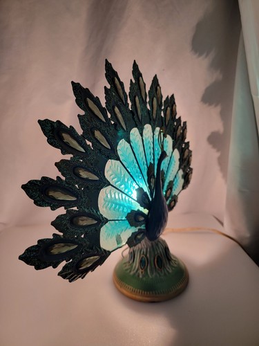 GLASS AND TIN METAL COLORFUL ๐ฆ PEACOCK BIRD TABLE LAMP - Picture 17 of 18