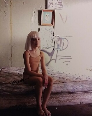 マディー・ジーグラー直筆サイン超大型写真…Maddie Ziegler