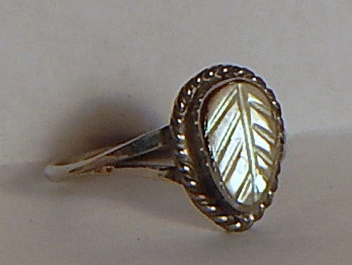 VINTAGE SILVER RING CARVED LEAF MOP CAB SZ 5-1/4