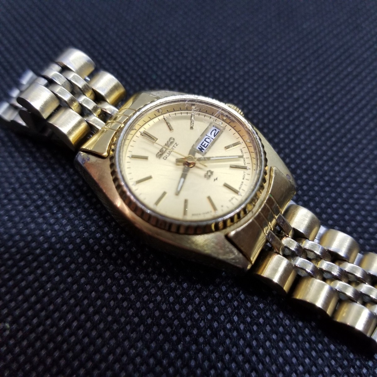 X Seiko SQ 24mm case, gold tone dial, fluted bezel, SS, silver, gold tone 1990 Seiko SQ  main image 4
