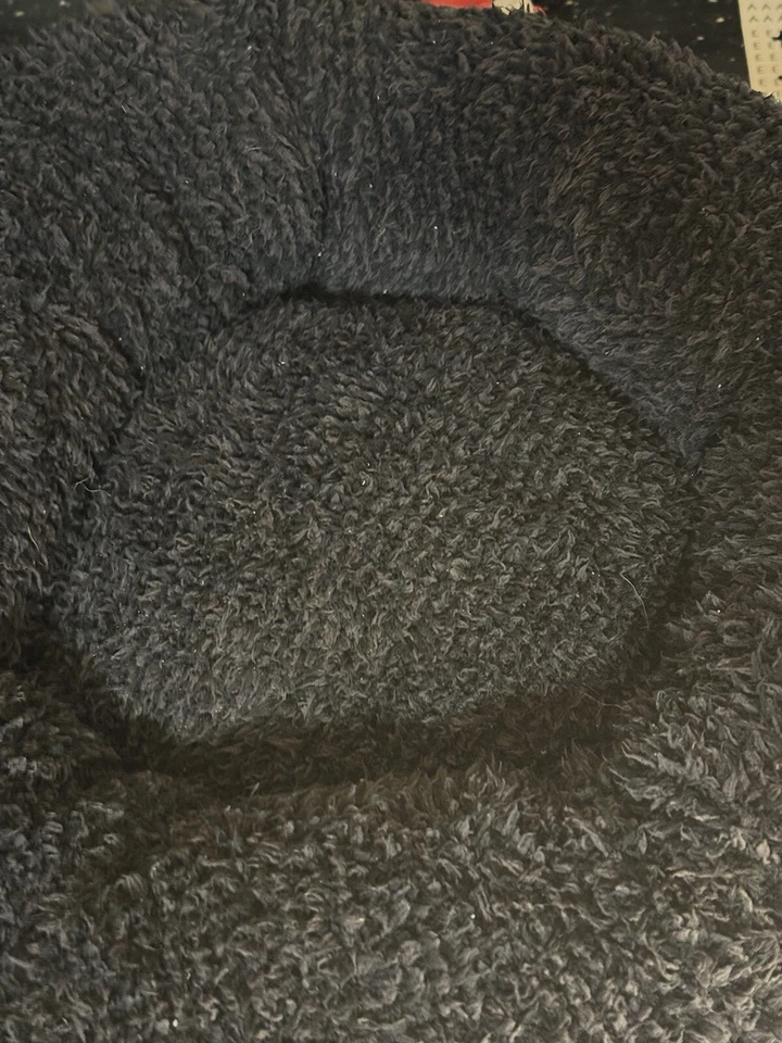Cama redonda negra para mascotas Barefoot Dreams CozyChic usada Foto 2 de 4