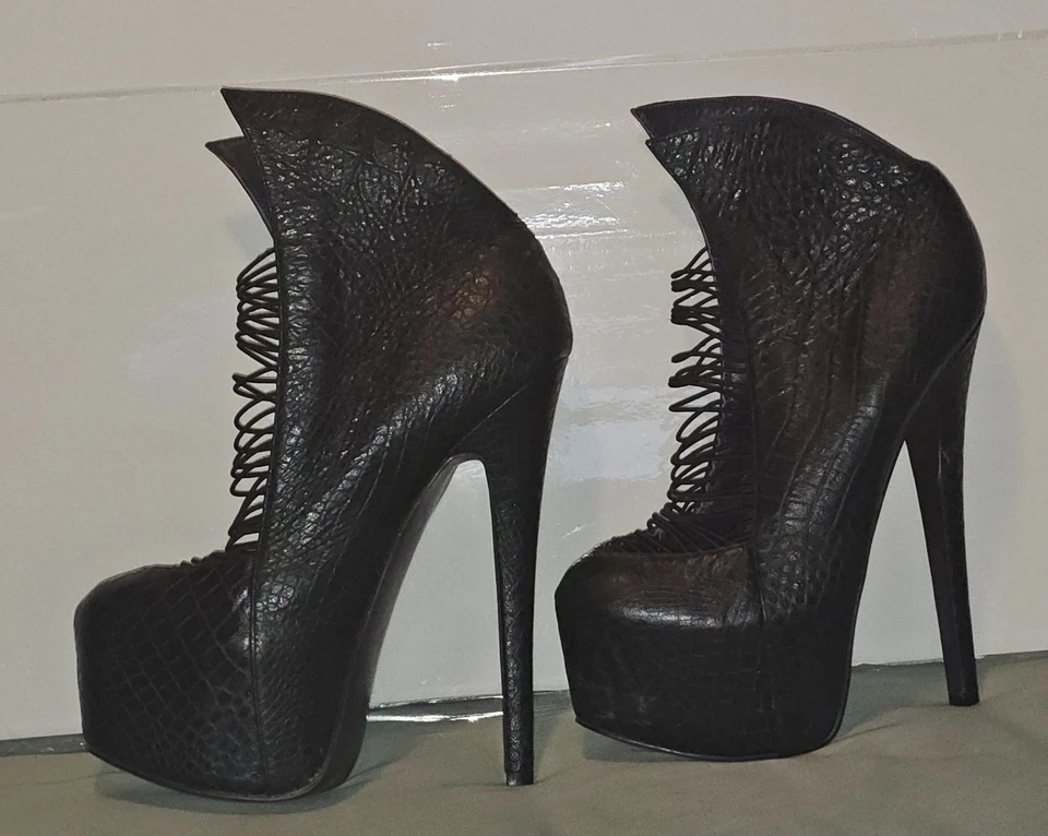 London Trash Ceres Black Leather Platform Stiletto Heels Straps Size 10.5 - Image 2 of 4