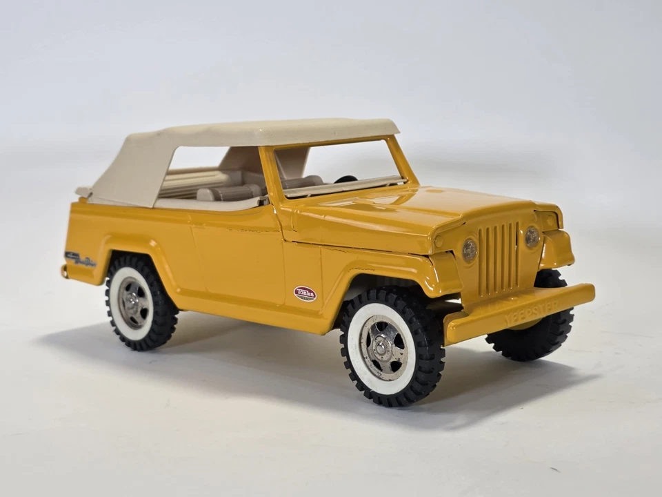 1960's vintage Tonka Willys Jeep Jeepster 4x4 pressed steel yellow truck - Image 2 of 4