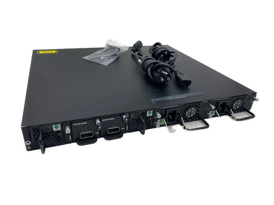 Interruptor Brocade ICX7450-48P con doble ICX7400 1x40GQ y doble CA Foto 3 de 4