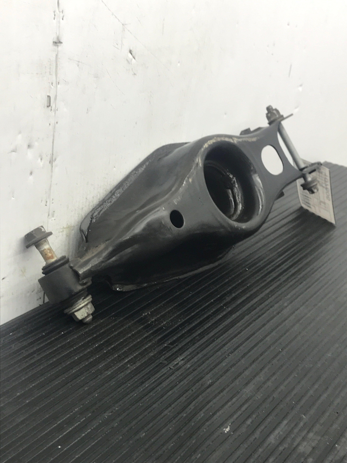 2014 - 2019 MASERATI GHIBLI OEM LH REAR LEFT LOWER SPRING PERCH CONTROL ARM
