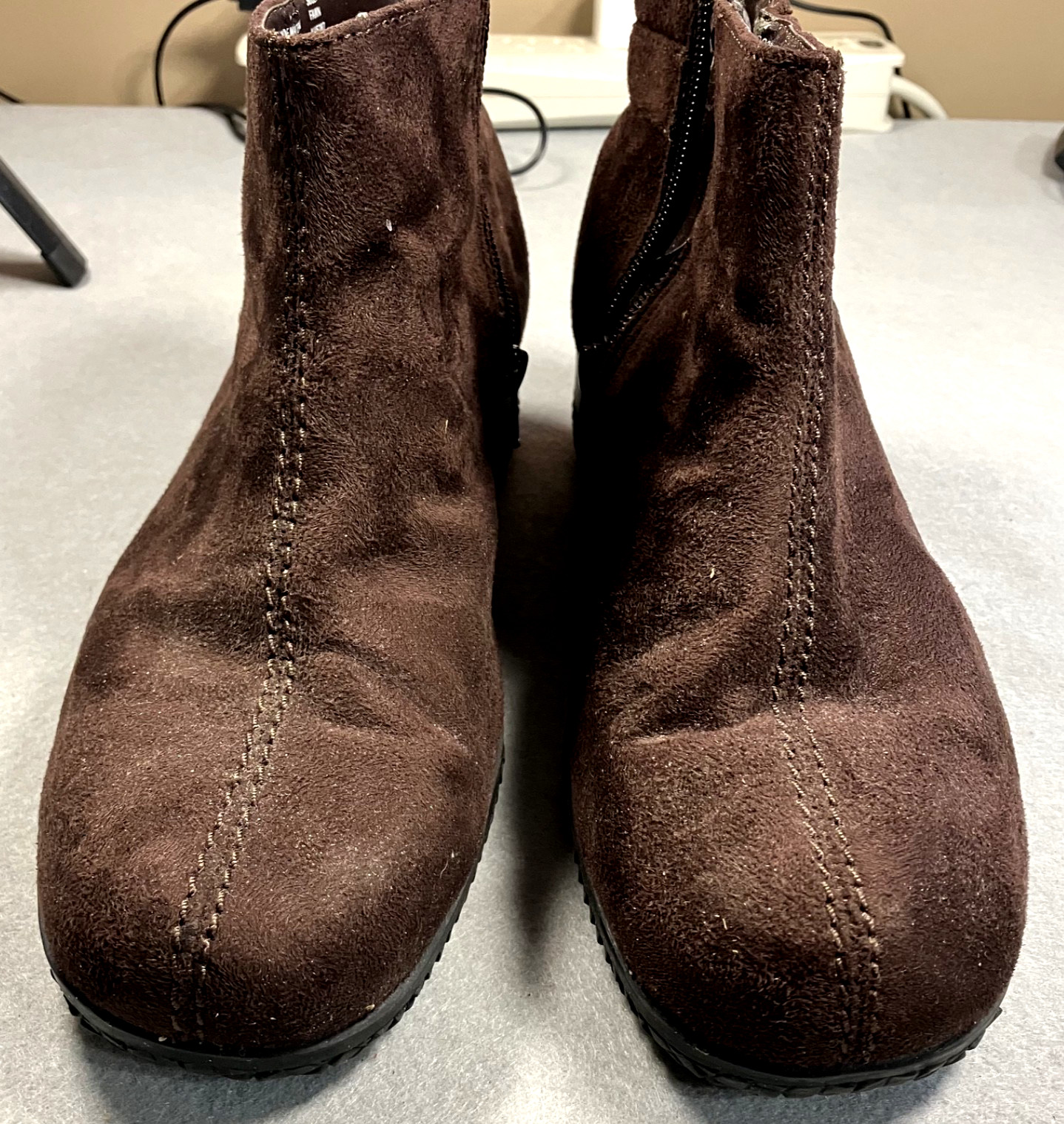 Women's Basic Edition Chocolate Brown SuedeBack Z… - image 3