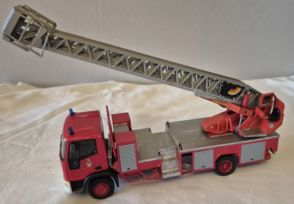 Miniature BSPP pompiers Paris EPA Iveco MVI K108 - Photo 3/4