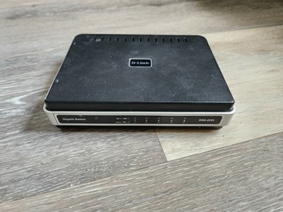 D-Link  DES (DES1105) 5-Ports External Switch