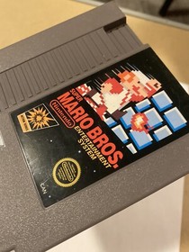 Super Mario Bros (Nintendo NES) 5 Screw - Authentic Tested Video Game Cartridge