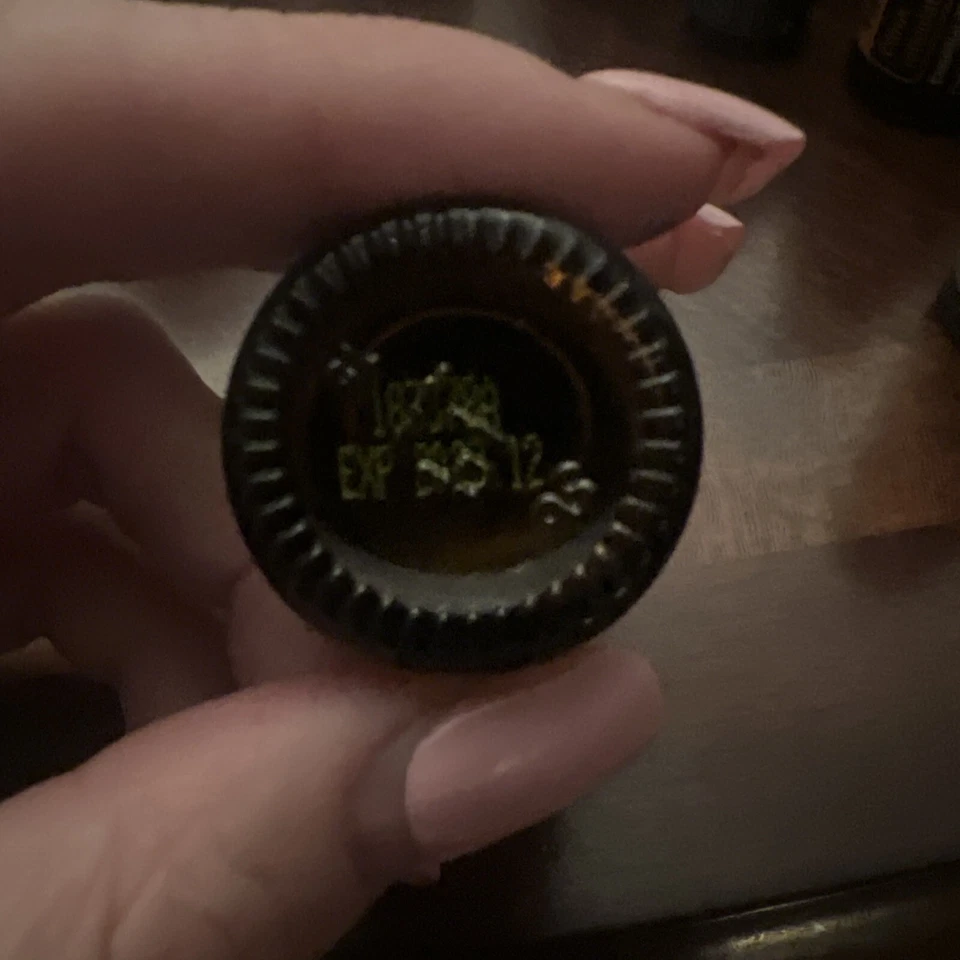 Paquete de 3 aceites esenciales doterra - clavo de olor, verde invierno, semilla de apio 15 ml Foto 3 de 4