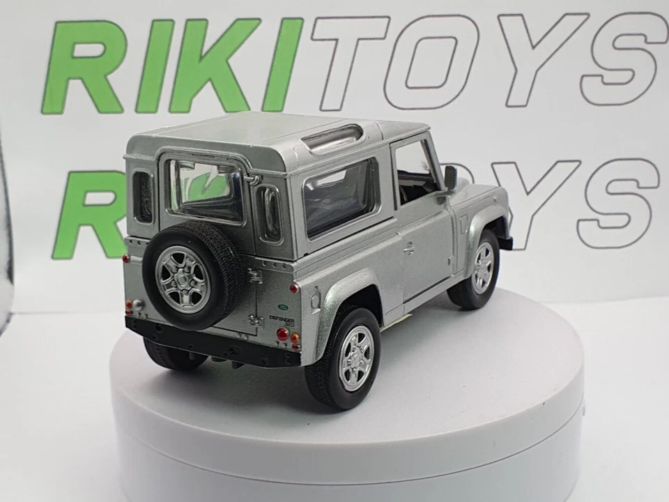 Land Rover Defender New Ray 1/32 Argento 2004 - Immagine 3 di 4