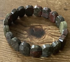 Edelstein Stretch-Armband  "DRACHENBLUT-JASPIS " facettschliff