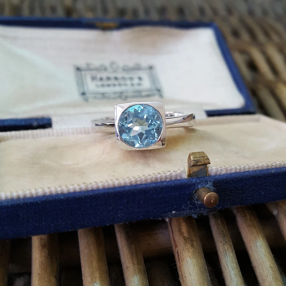 Anillo de Plata de Ley 925, Anillo de Topacio Azul Natural, Geométrico, Talla O.5 EE. UU. 7.5 Foto 2 de 4