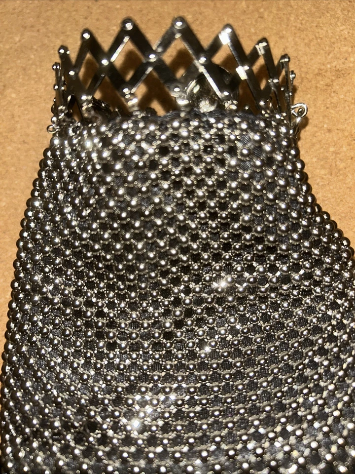 L’Paige Vintage RARE Mesh Pouch Silver Tone Accordian Closure Purse Evening Bag - Image 3 of 4