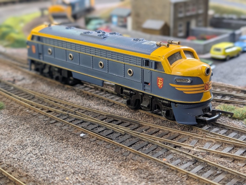 Triang Railways R159 Transcontinental Double Ended Diesel Loco Working ...