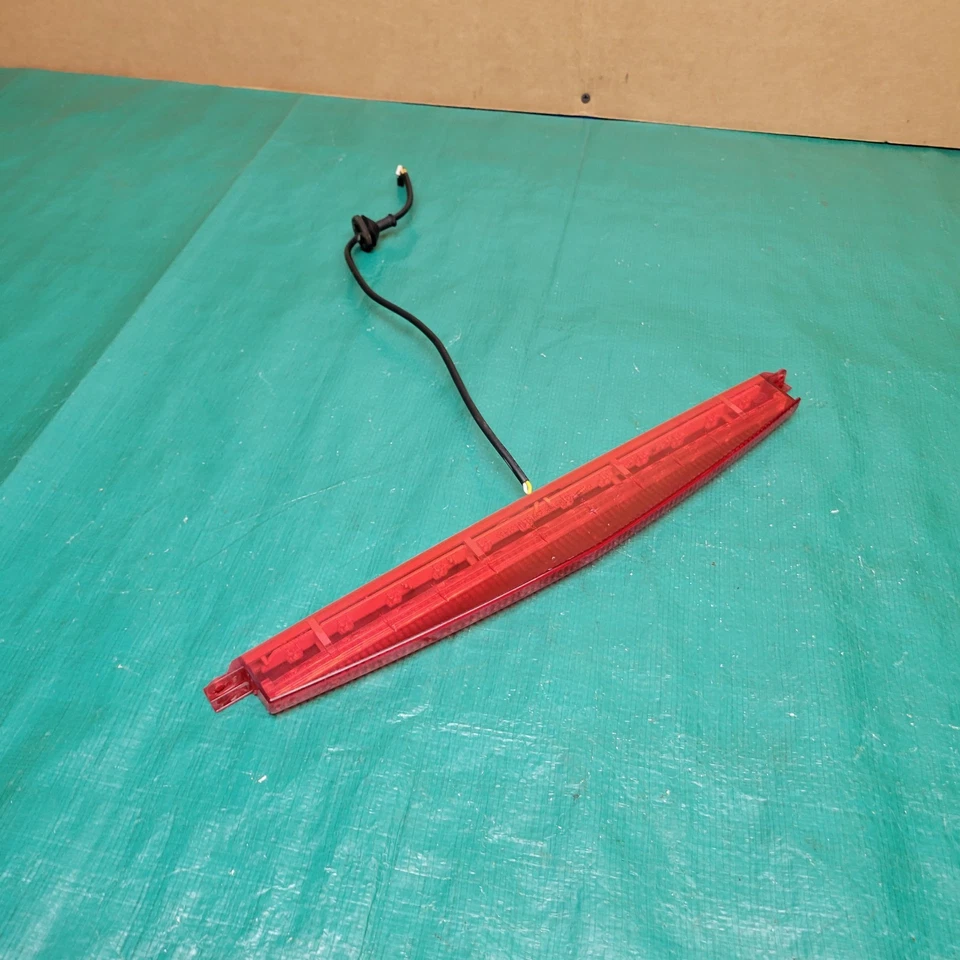 Tercera luz de freno LED trasera Cadillac SRX 2010-2016 alerón superior lámpara de parada OEM Foto 2 de 4