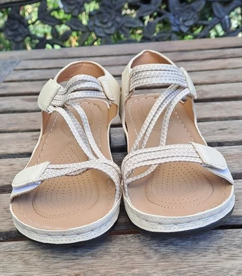 Womens Sandals Size 5. New. - Image 1 of 4