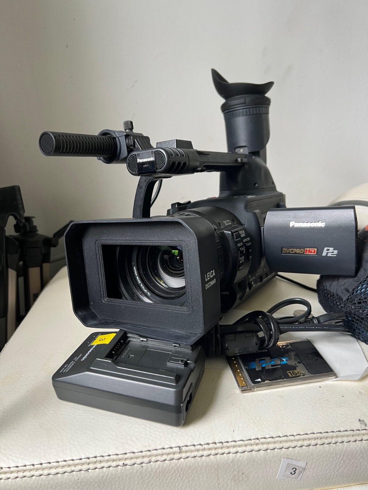 Panasonic AGHVX200P DVC PRO HD P2 Camera Camcorder W/AccessoriesLOW