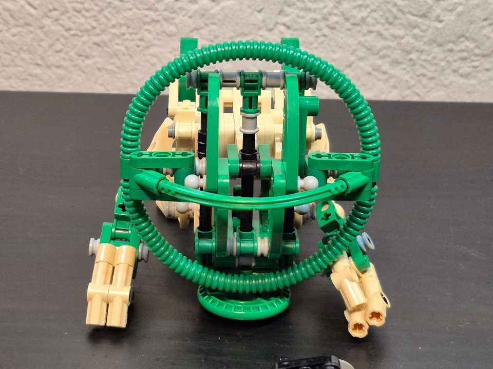 LEGO Technic Star Wars: Pit Droid Action Figure 2000 Near Complete Set 8000 - Image 3 of 4