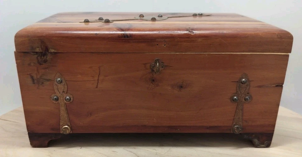 VTG LARGE WOODEN CUPIDS CEDAR DRESSER CHEST BRASS EMBELISHMENTS NO MARKINGS - Image 2 of 4