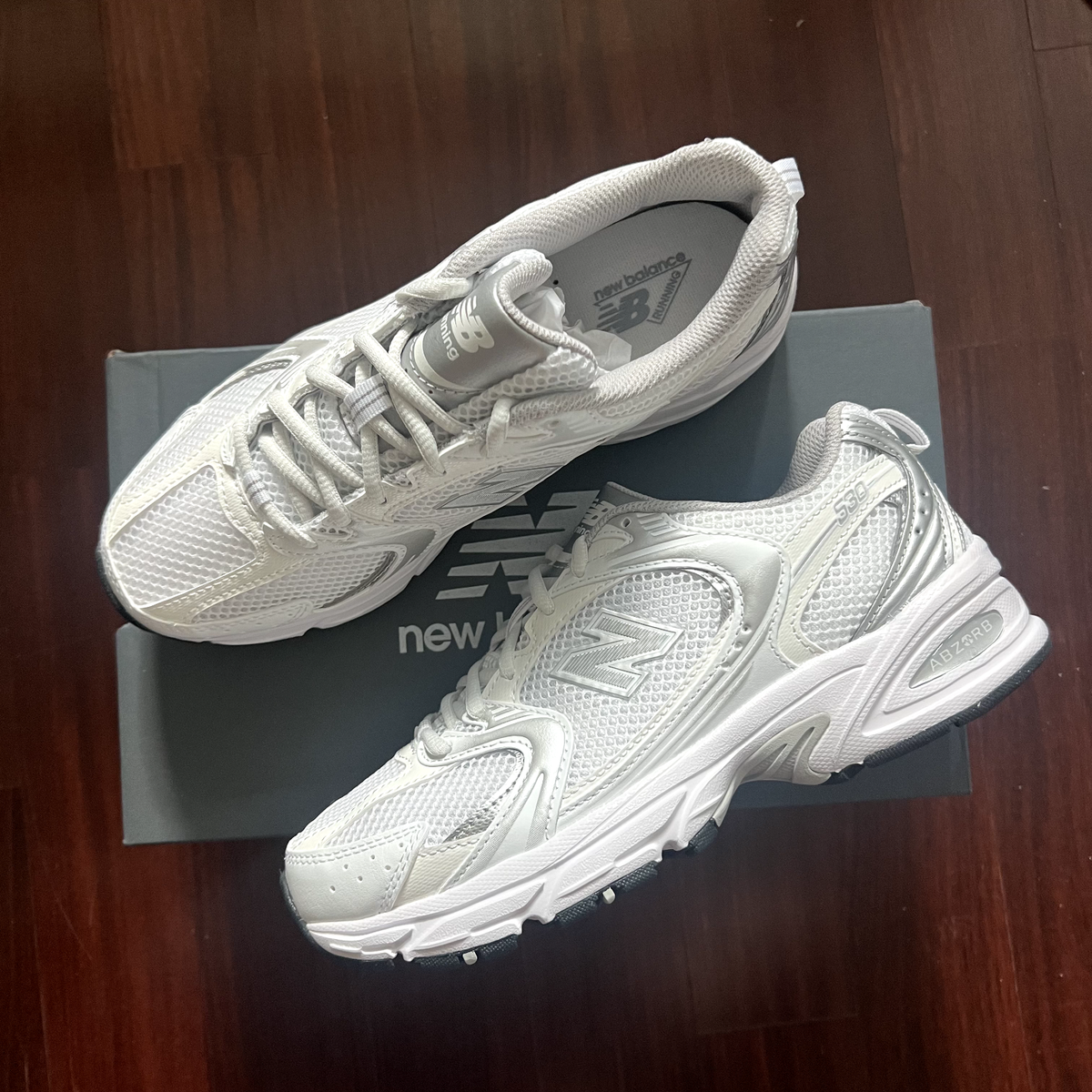 New Balance 530 Mens Womens Sneakers White Metallic Silver