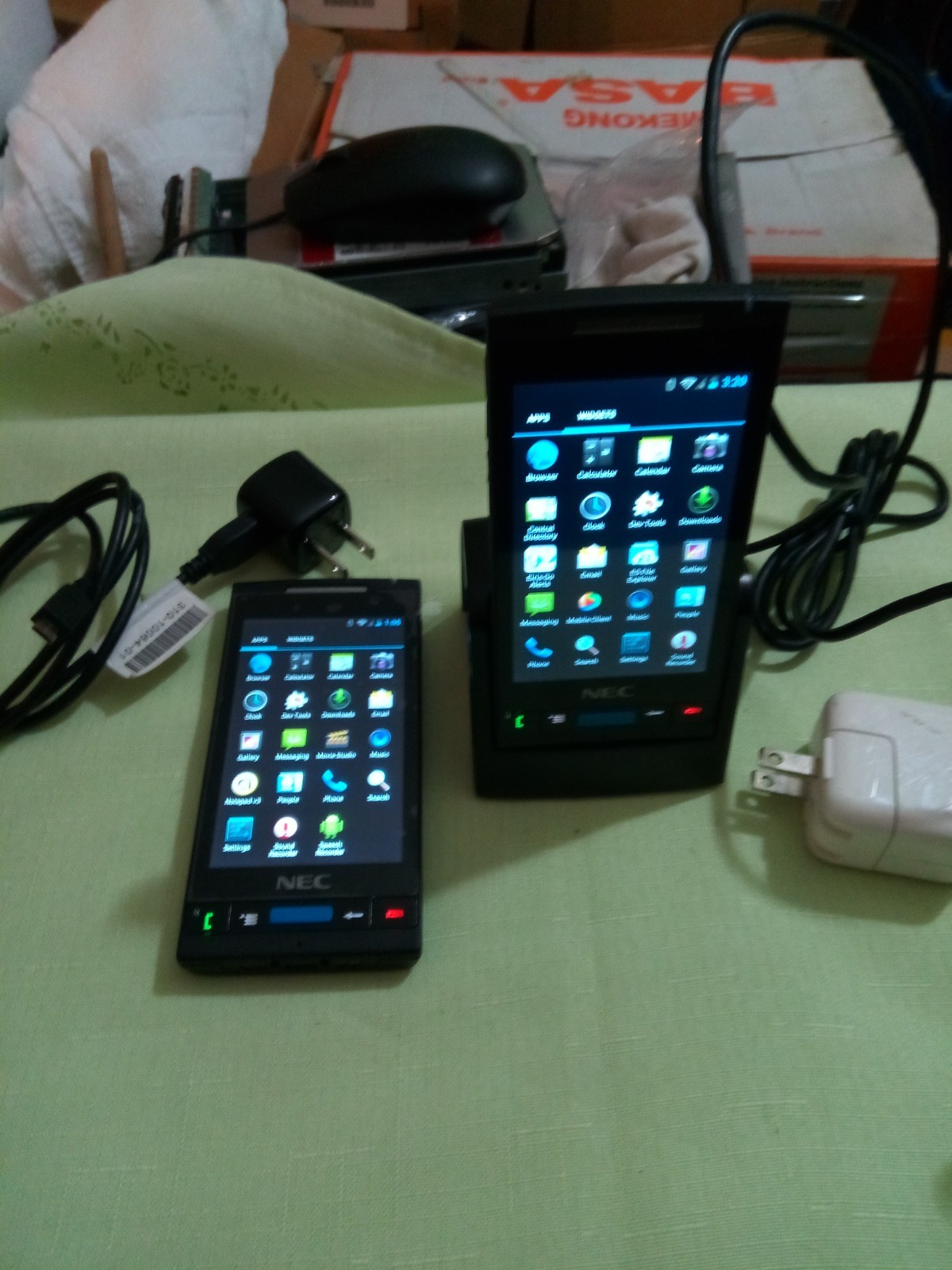 LOT OF 2 NEC G966 SMART DECT/WIFI HANDSET WITH 1 ONLY BASE