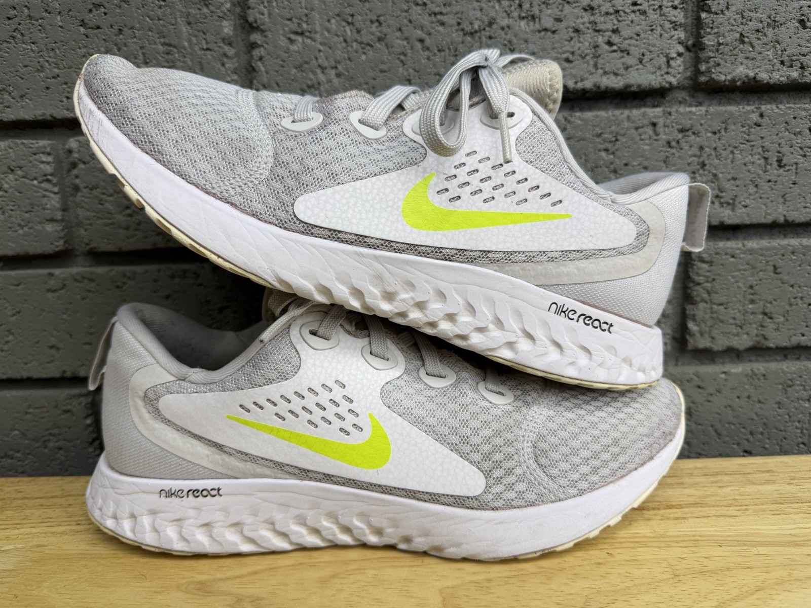 NIKE LEGEND REACT Gray White Running Athletic Sho… - image 3