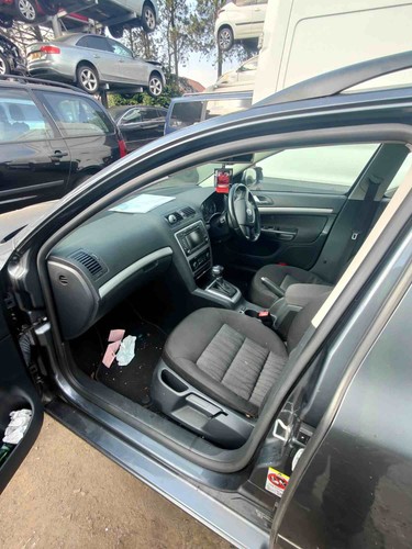 SKODA OCTAVIA MK2 FL 1.8TSI CDA BREAKING GEARBOX NAT 7SP DSG GREY LF8J 2011 - Picture 8 of 9