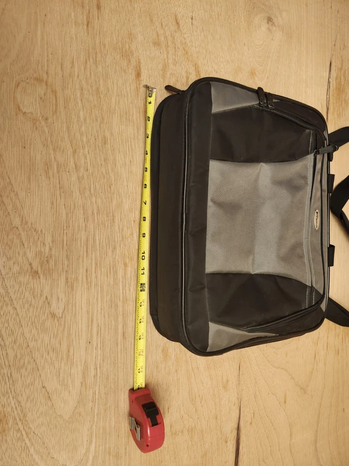 Targus Laptop Briefcase Bag - Black - Multi Compartments & Shoulder Strap EUC - Image 4 of 4