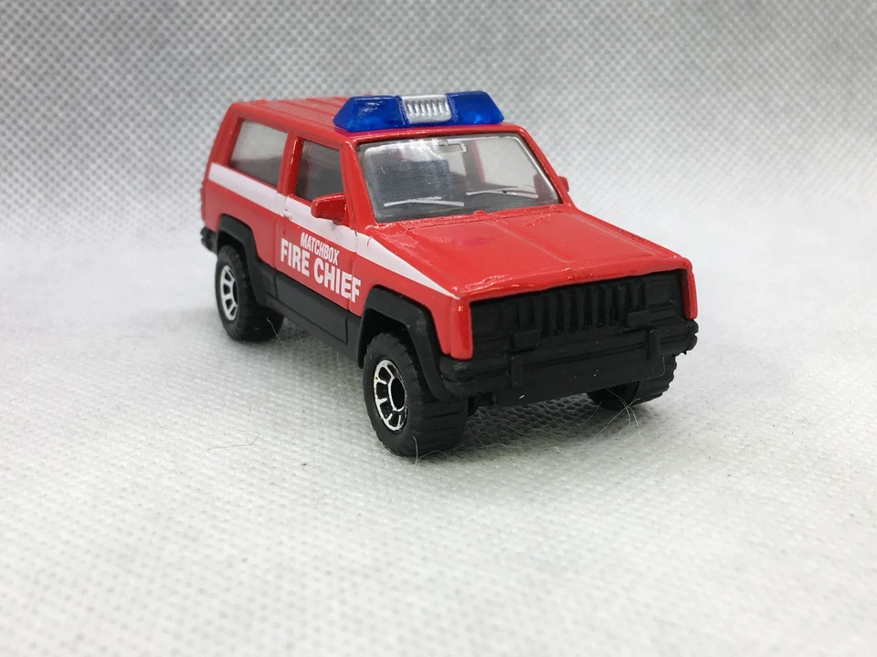 JEEP  CHEROKEE    FIRE CHIEF  -  Matchbox - Image 3 of 4