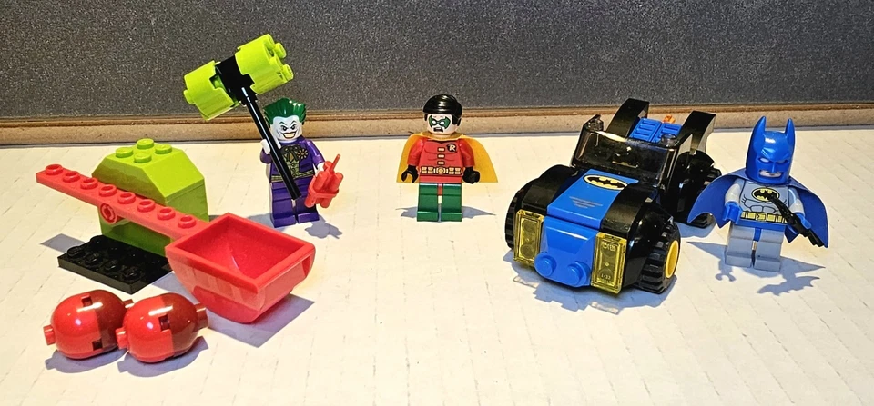 Lego DC Super Heroes The Joker Batman Robin Bat Car Minifigure Set 10672 READ - Image 2 of 4