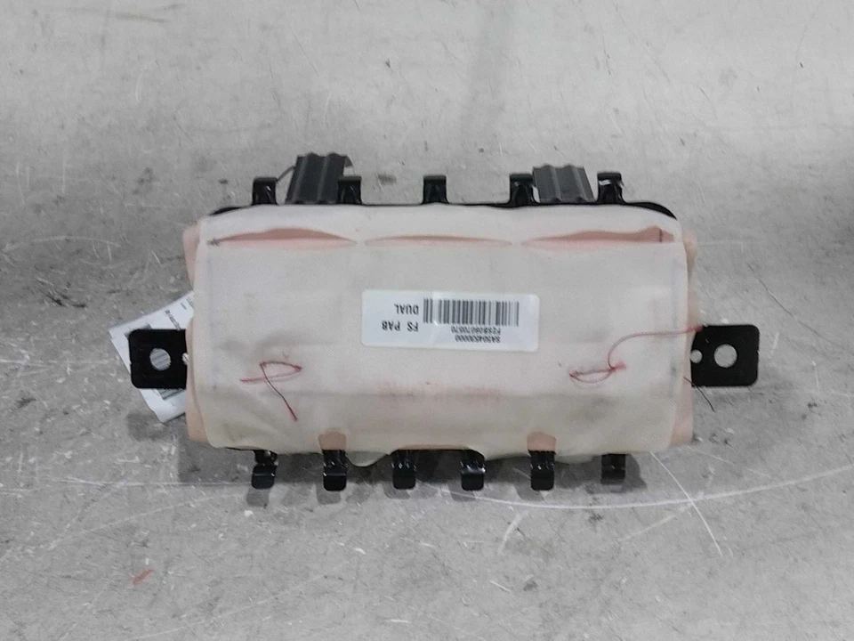 Used Right Instrument Panel Air Bag fits: 2012 Hyundai Veloster passenger dash U Foto 2 de 4